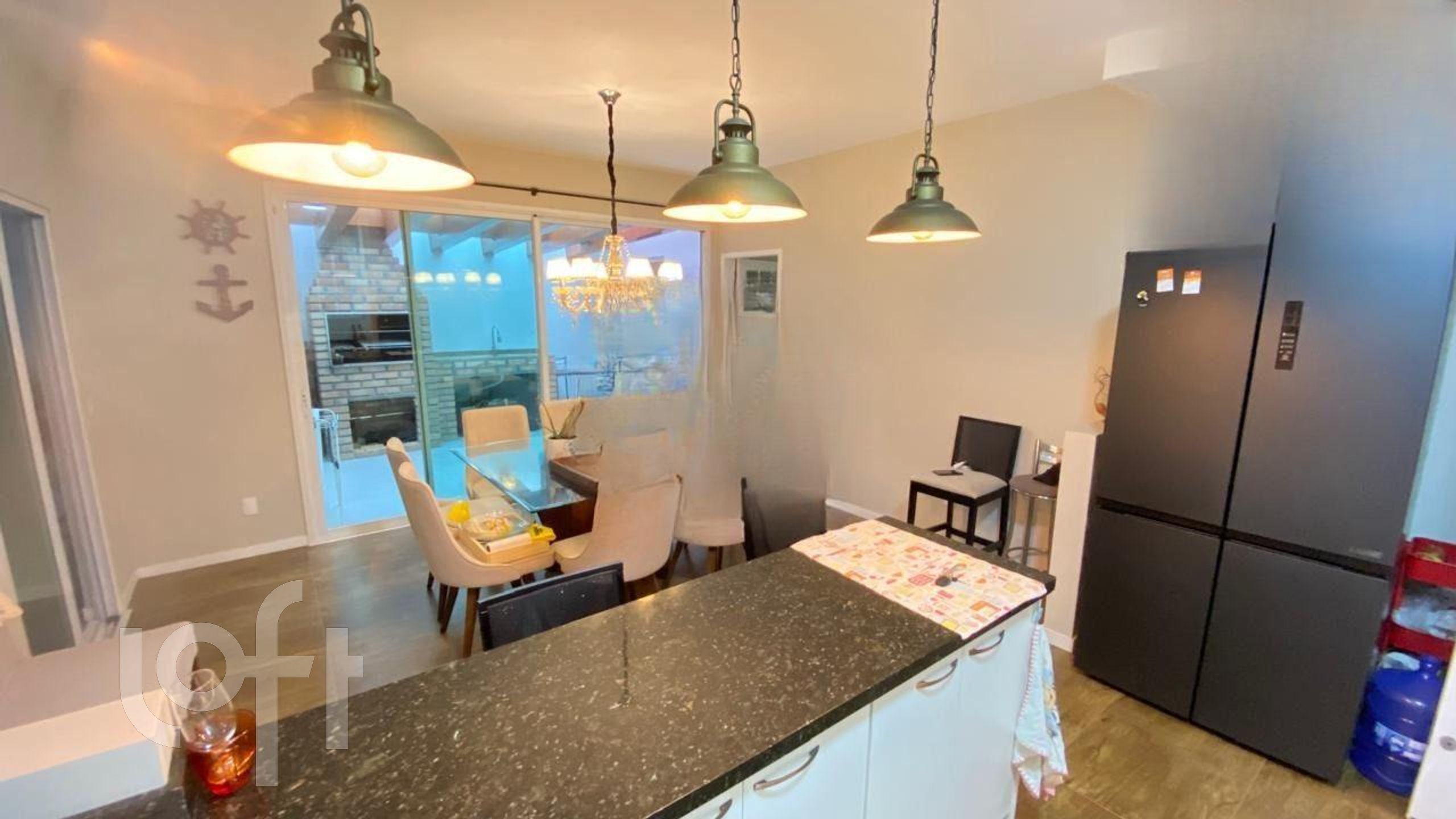 Casa Residencial com 133m², 3 quartos, 1 suíte, 2 garagens, no bairro Canto em Florianópolis