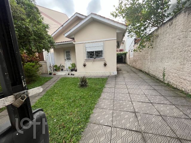 Casa com 60m², 2 dormitórios, 2 vagas no bairro Marechal Rondon em Canoas para Comprar