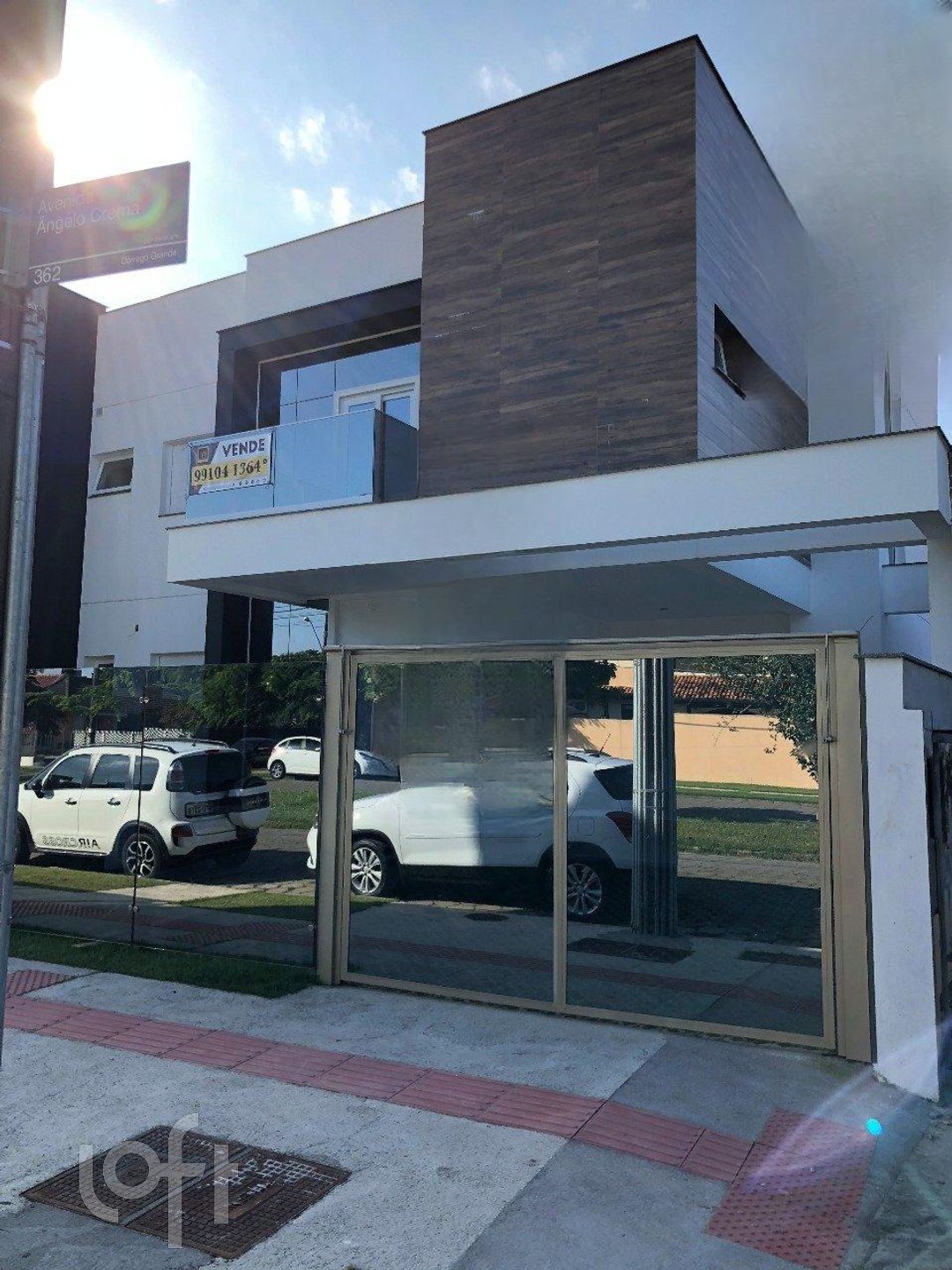 Casa Residencial com 180m², 4 quartos, 3 suítes, 4 garagens, no bairro Córrego Grande em Florianópolis