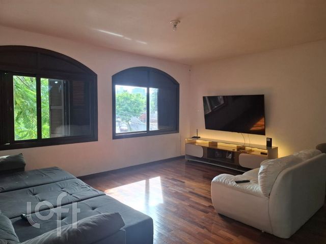 Casa com 238m², 3 dormitórios, 1 suíte, 4 vagas, Chácara das Pedras em Porto Alegre