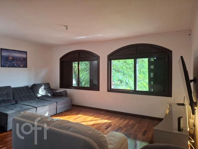 Casa com 238m², 3 dormitórios, 1 suíte, 4 vagas, Chácara das Pedras em Porto Alegre