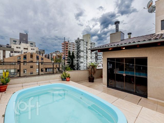 Apartamento com 229m², 3 dormitórios, 1 suíte, 2 vagas, Petrópolis em Porto Alegre