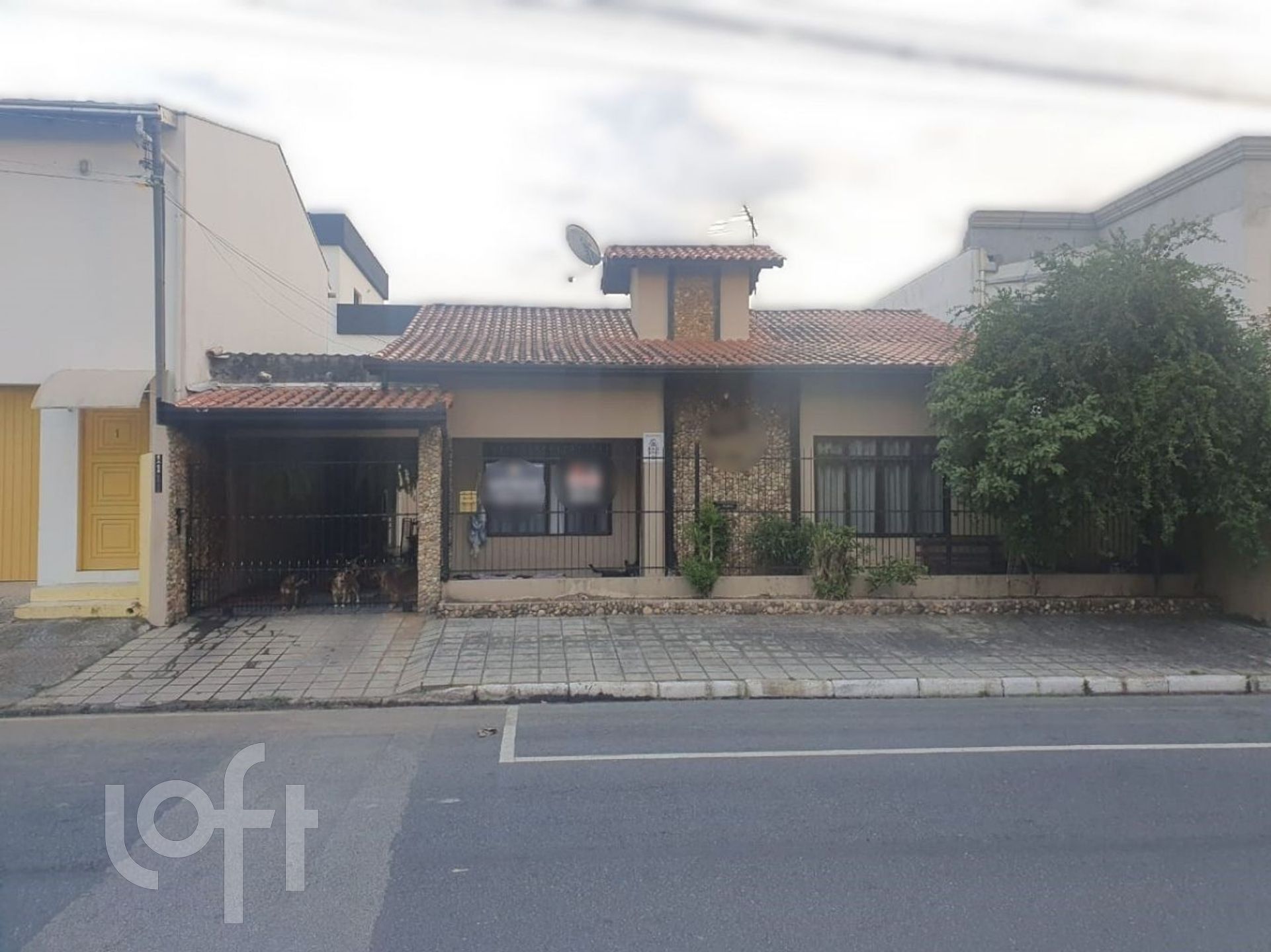 Casa à venda em Centro com 135 m², 3 quartos, 1 suíte, 2 vagas