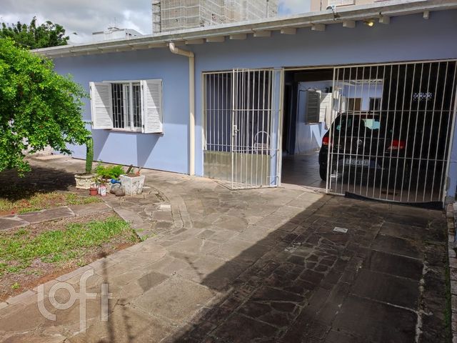 Casa com 100m², 2 dormitórios, 2 vagas, Vila Ipiranga em Porto Alegre