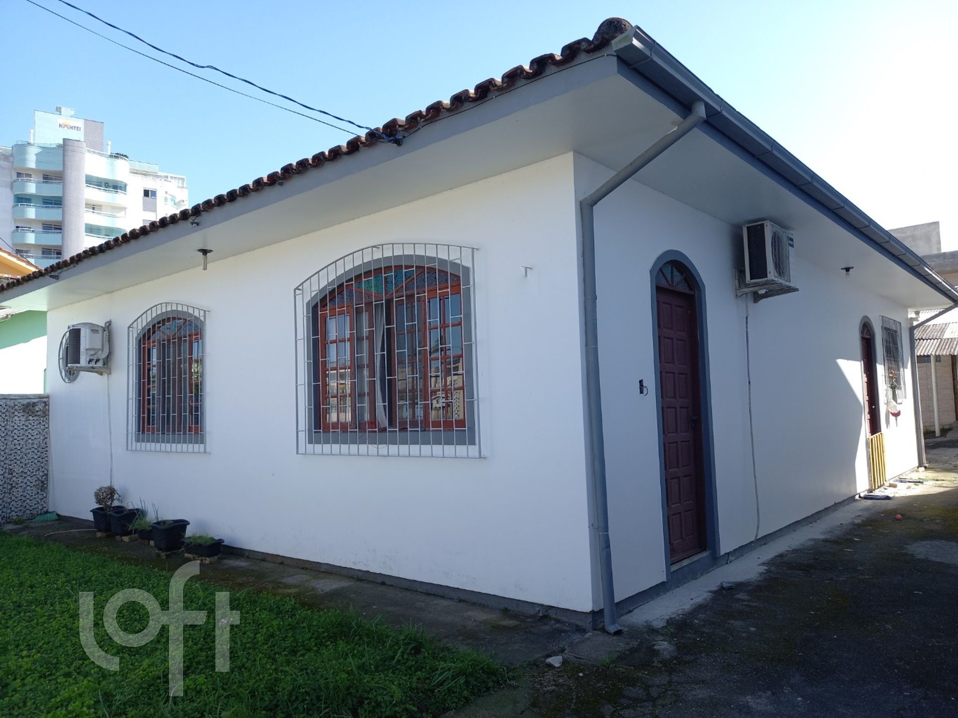 Casa Residencial com 96m², 3 quartos, 1 suíte, 2 garagens, no bairro Itacorubi em Florianópolis