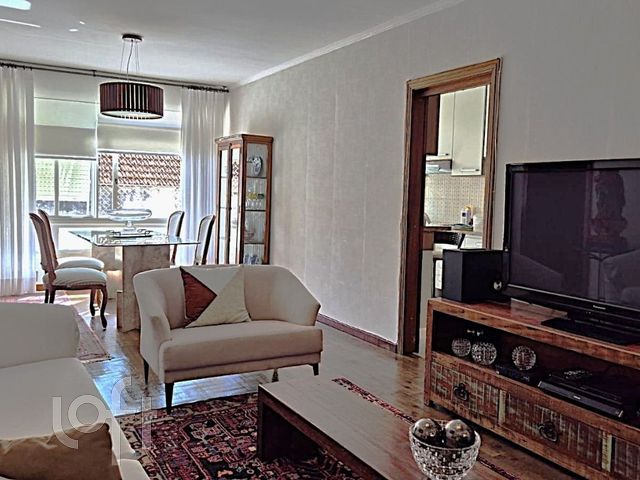 Apartamento com 112m², 3 dormitórios, 1 suíte, 2 vagas, Petrópolis em Porto Alegre