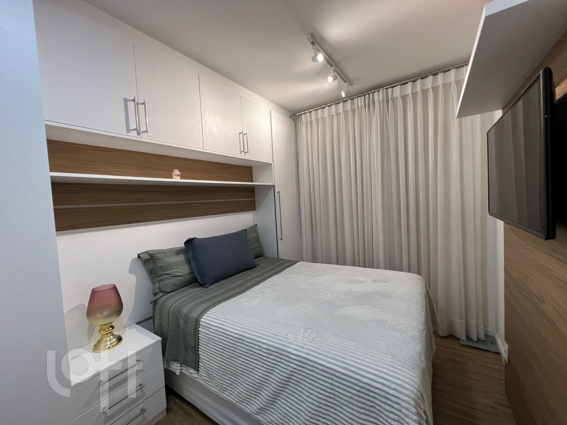 Apartamento à venda com 2 quartos, 65m² - Foto 2