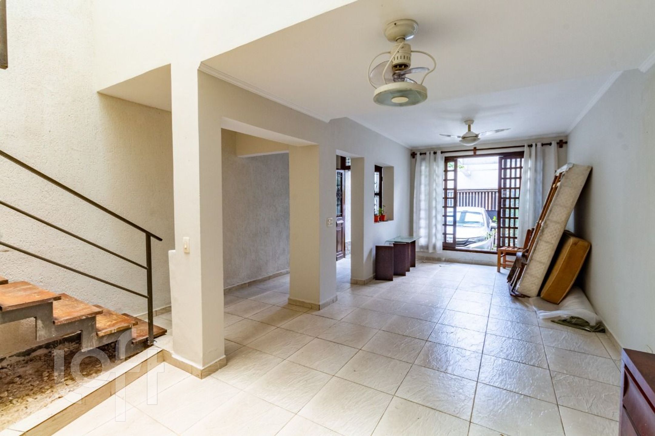 Casa à venda com 3 quartos, 150m² - Foto 1