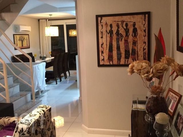 Casa em Condomínio com 154m², 3 dormitórios, 1 suíte, 2 vagas, Higienópolis em Porto Alegre