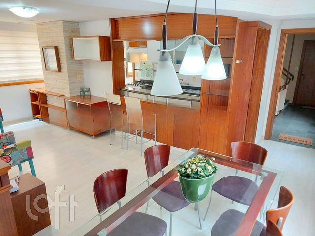 Apartamento com 88m², 3 dormitórios, 1 suíte, 2 vagas, Rio Branco em Porto Alegre