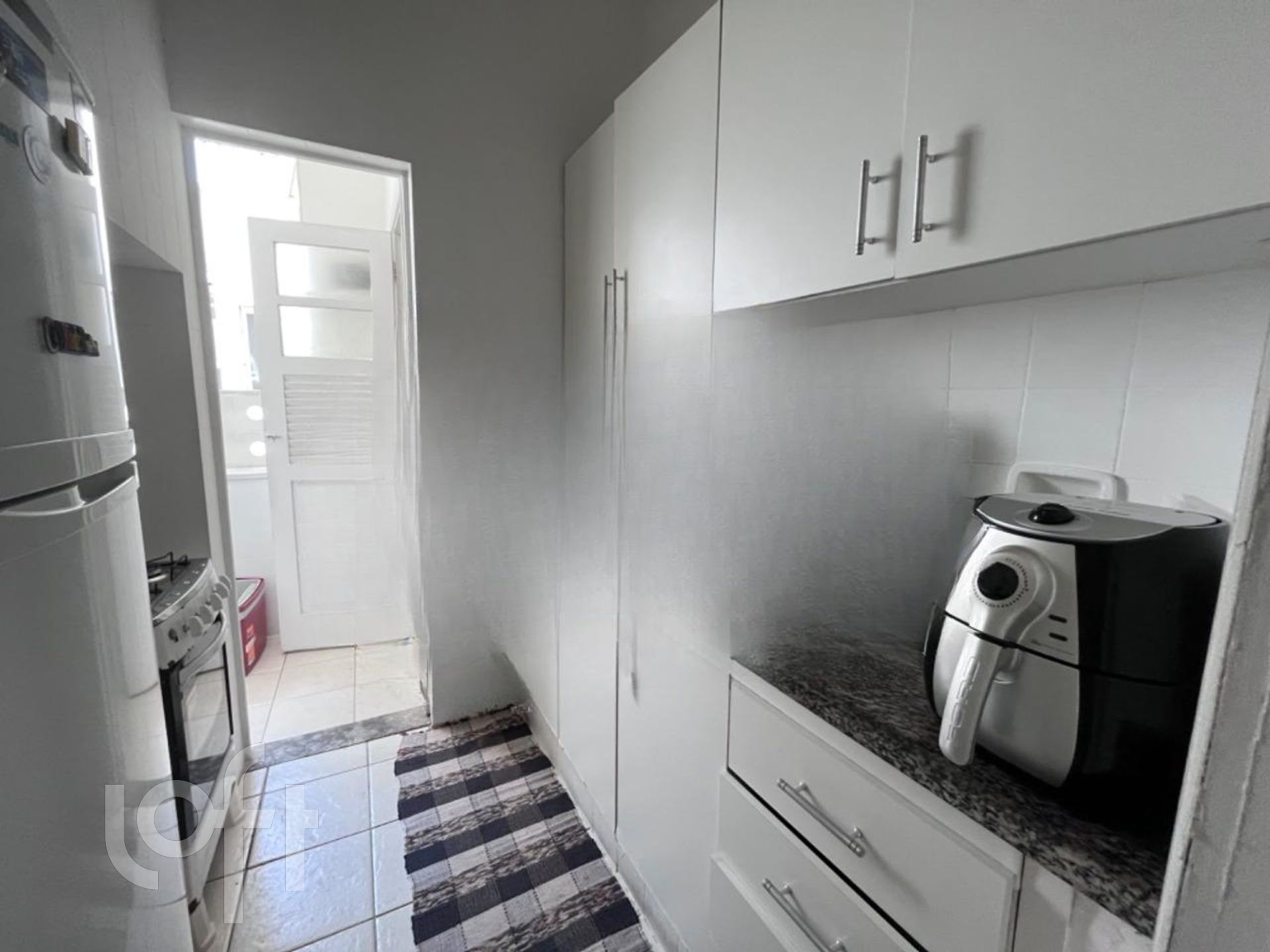 Apartamento à venda com 2 quartos, 75m² - Foto 19