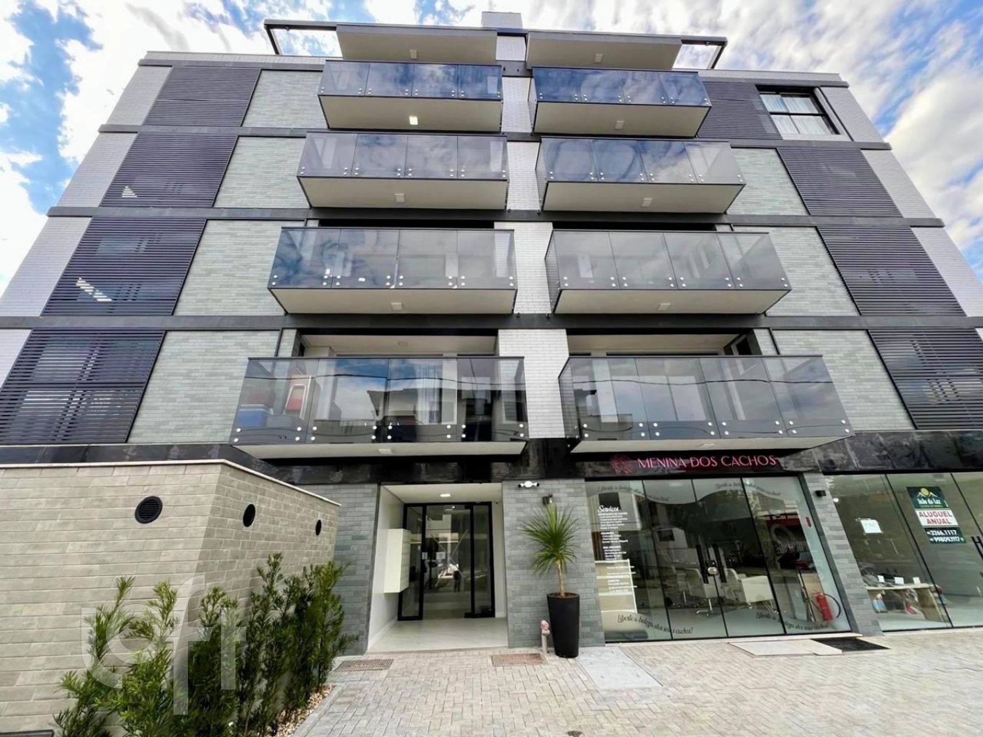 Apartamento à venda em Canasvieiras com 76 m², 2 quartos, 1 suíte, 1 vaga