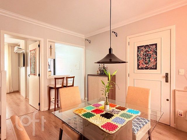 Apartamento com 75m², 2 dormitórios, 1 suíte, 1 vaga, Jardim Botânico em Porto Alegre