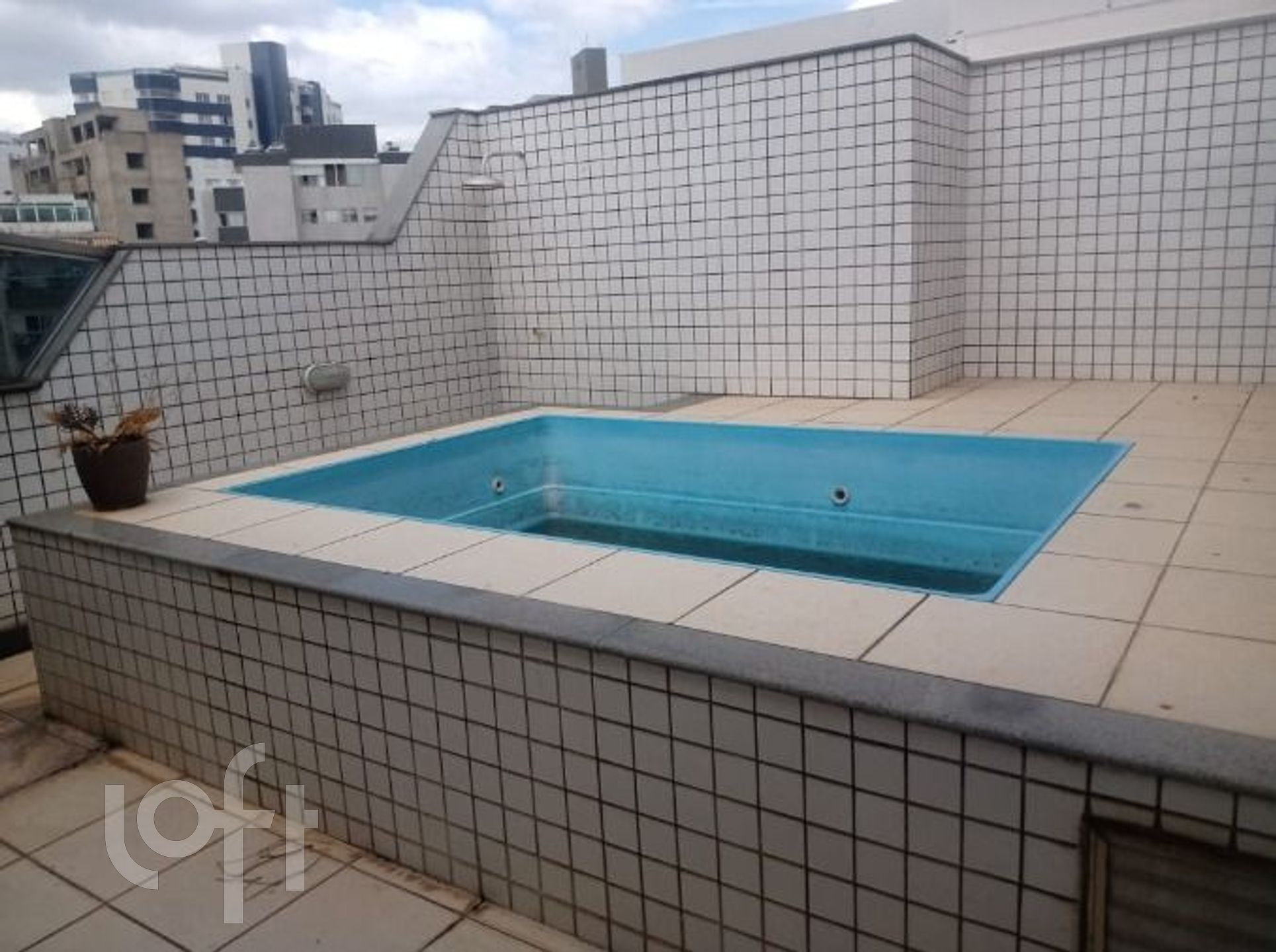 Apartamento à venda com 4 quartos, 220m² - Foto 1