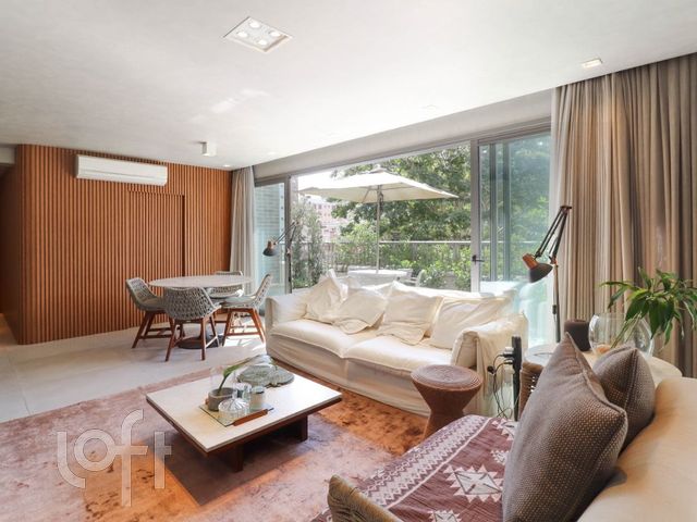 Apartamento com 218m², 3 dormitórios, 1 suíte, 2 vagas, Petrópolis em Porto Alegre