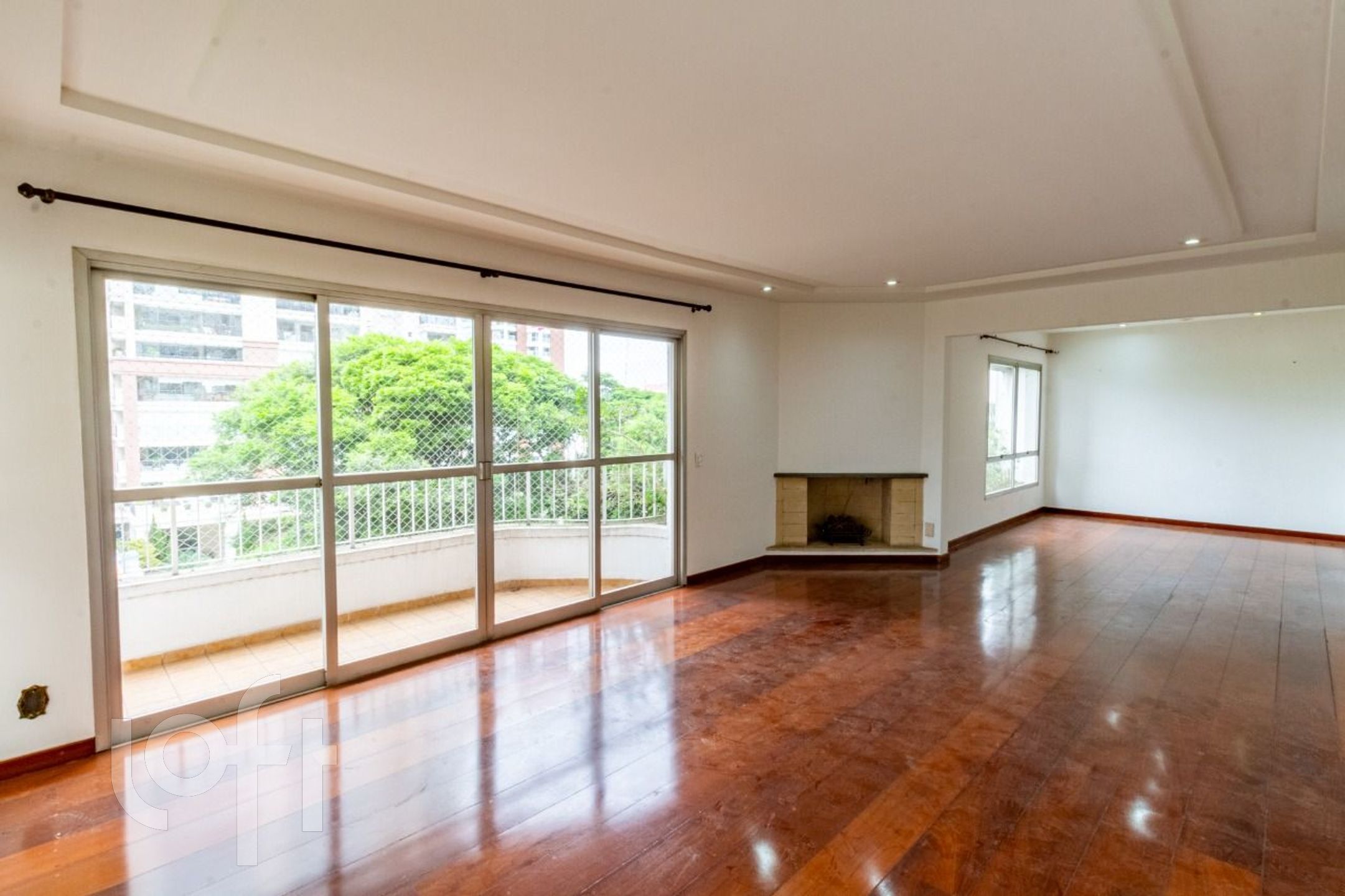 Apartamento à venda com 4 quartos, 208m² - Foto 1