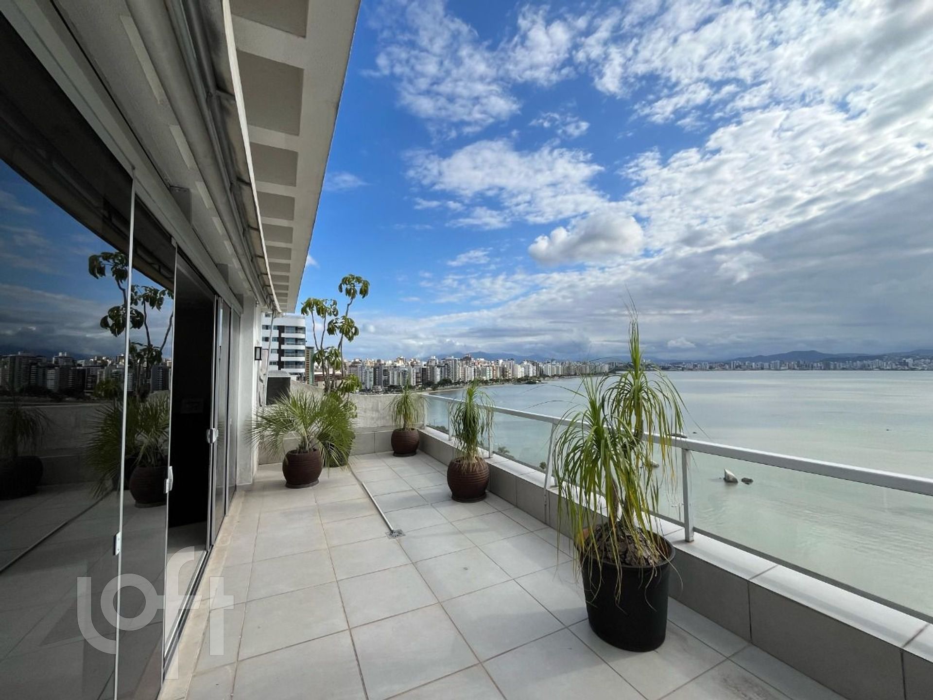 Apartamentos com 433m², 4 quartos, 3 suítes, 4 garagens, no bairro Agronômica em Florianópolis
