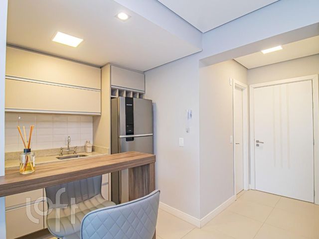 Apartamento com 77m², 2 dormitórios, 2 vagas, Petrópolis em Porto Alegre