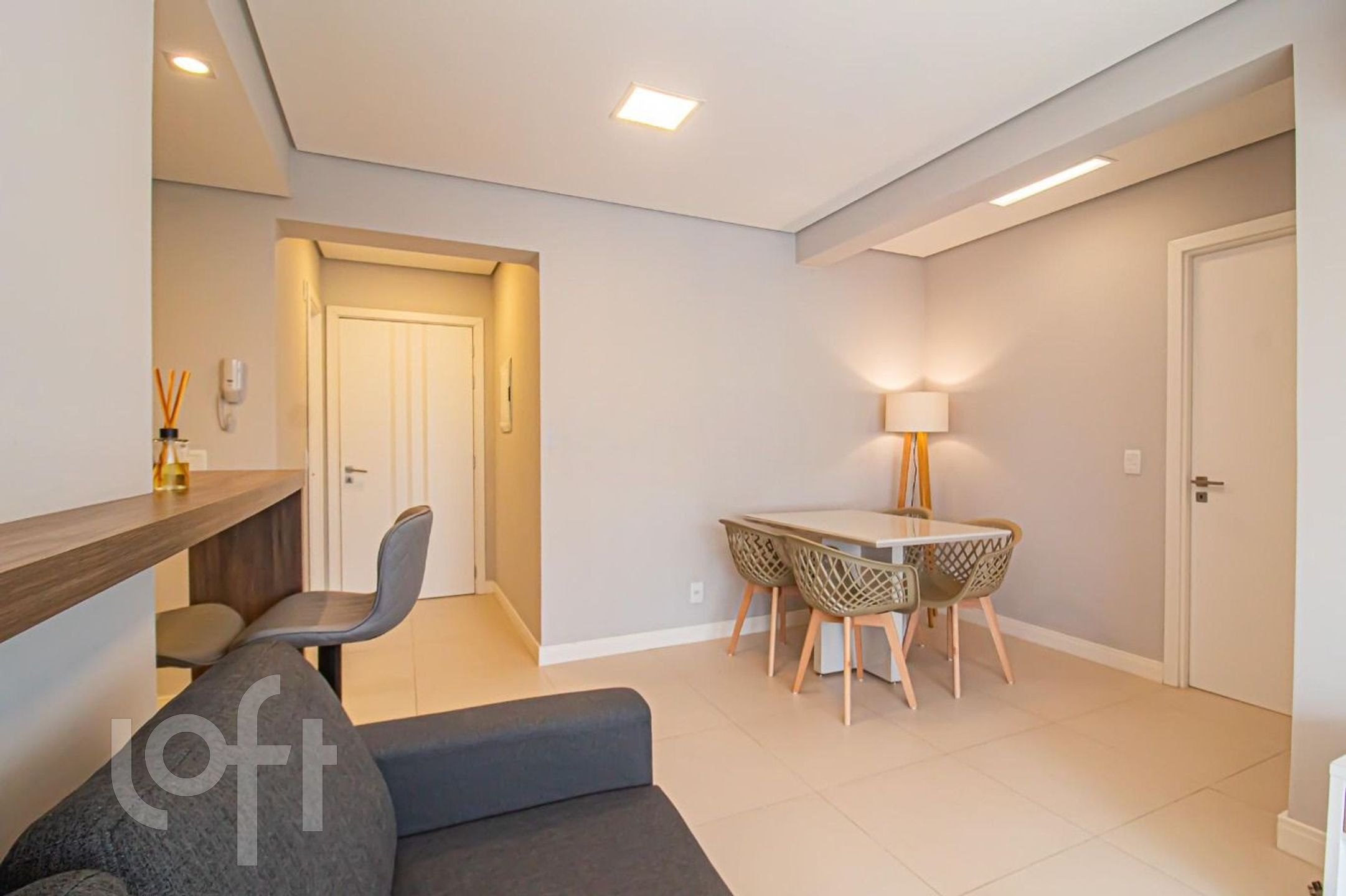 Apartamento com 77m², 2 dormitórios, 2 vagas, Petrópolis em Porto Alegre