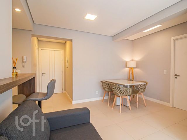 Apartamento com 77m², 2 dormitórios, 2 vagas, Petrópolis em Porto Alegre