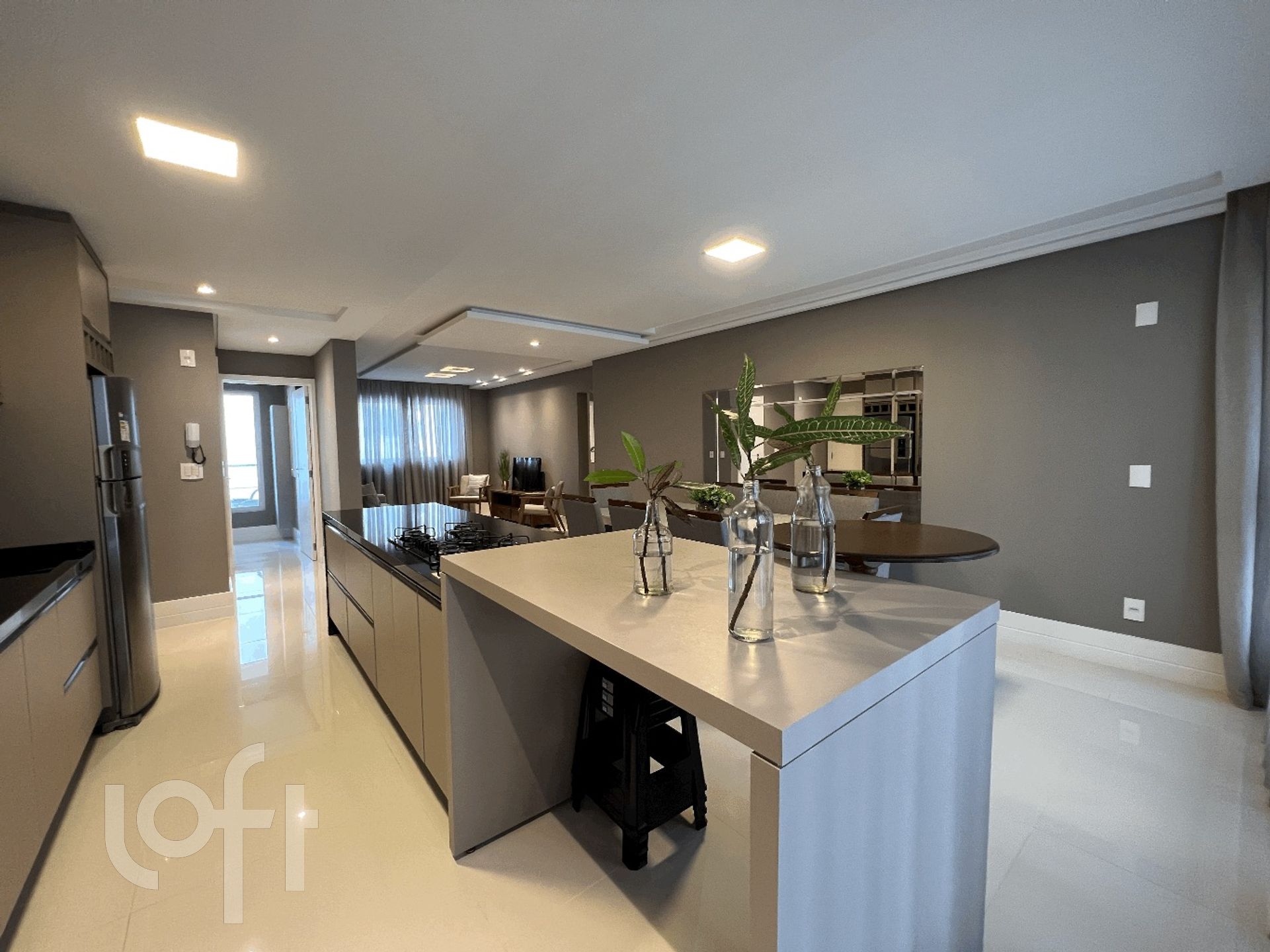 Apartamentos com 163m², 3 quartos, 3 suítes, 2 garagens, no bairro Pioneiros em Balneário Camboriú