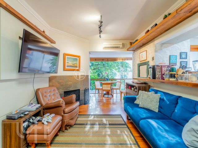 Apartamento com 72m², 2 dormitórios, 1 suíte, 1 vaga, Auxiliadora em Porto Alegre