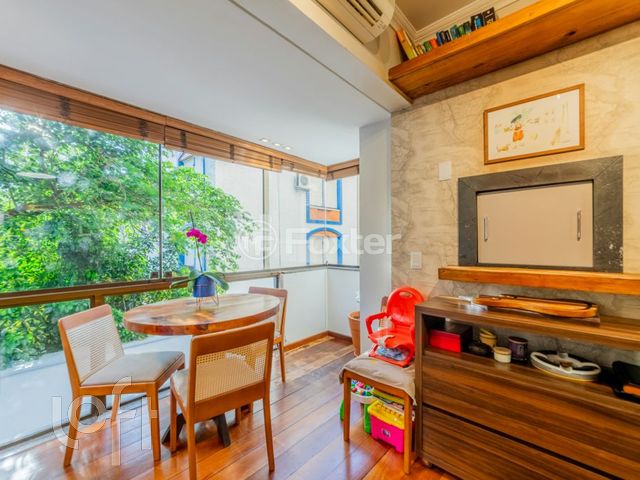 Apartamento com 72m², 2 dormitórios, 1 suíte, 1 vaga, Auxiliadora em Porto Alegre