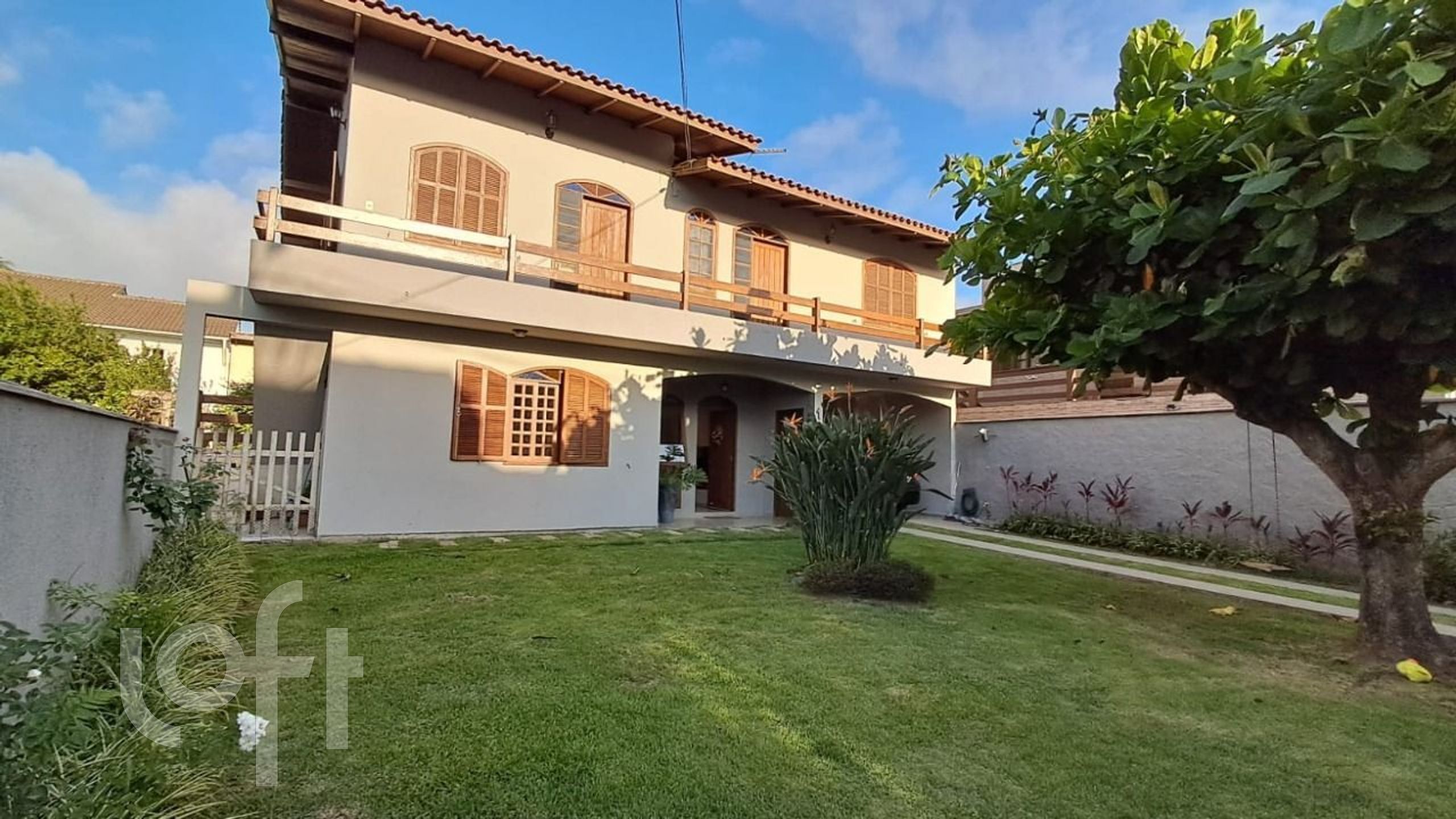 Casa à venda em Ingleses com 295 m², 3 quartos, 2 suítes, 2 vagas