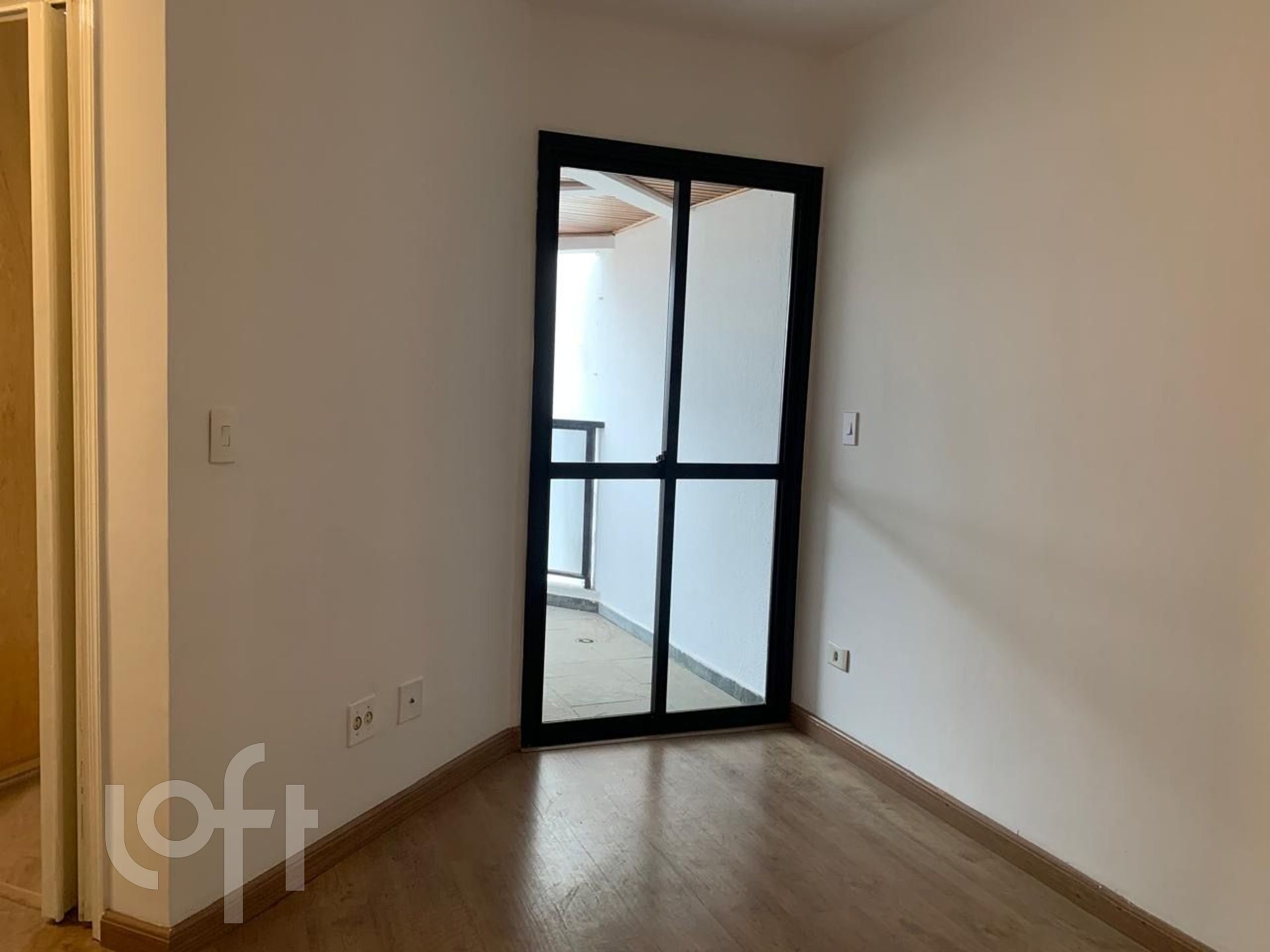 Apartamento à venda com 3 quartos, 75m² - Foto 2