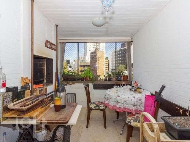 Apartamento com 116m², 2 dormitórios, 1 suíte, 1 vaga, Auxiliadora em Porto Alegre