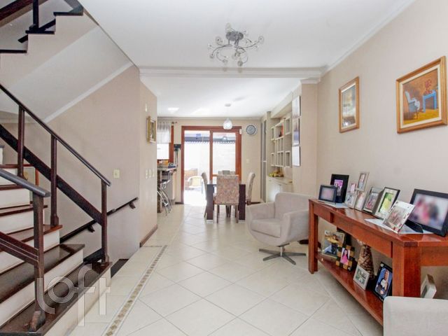 Casa com 285m², 4 dormitórios, 1 suíte, 3 vagas, Vila Ipiranga em Porto Alegre