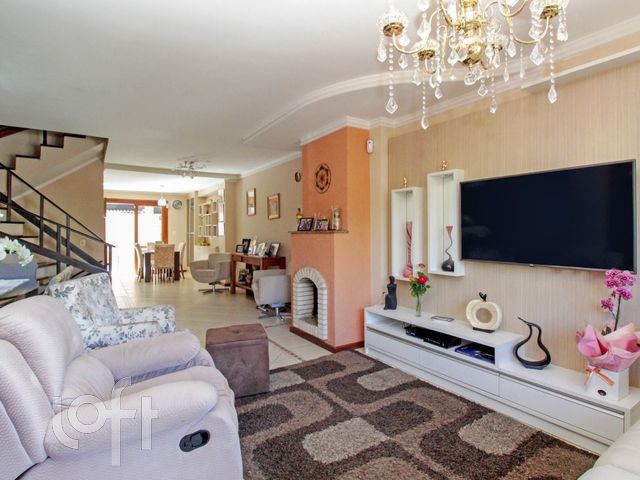 Casa com 285m², 4 dormitórios, 1 suíte, 3 vagas, Vila Ipiranga em Porto Alegre