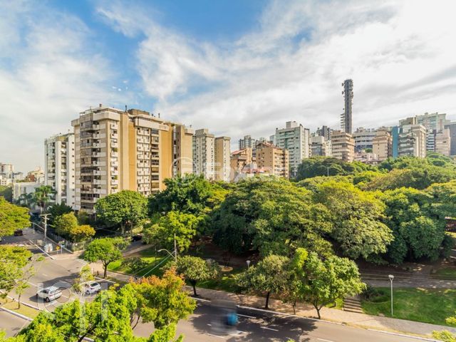 Apartamento com 289m², 3 dormitórios, 1 suíte, 2 vagas, Petrópolis em Porto Alegre