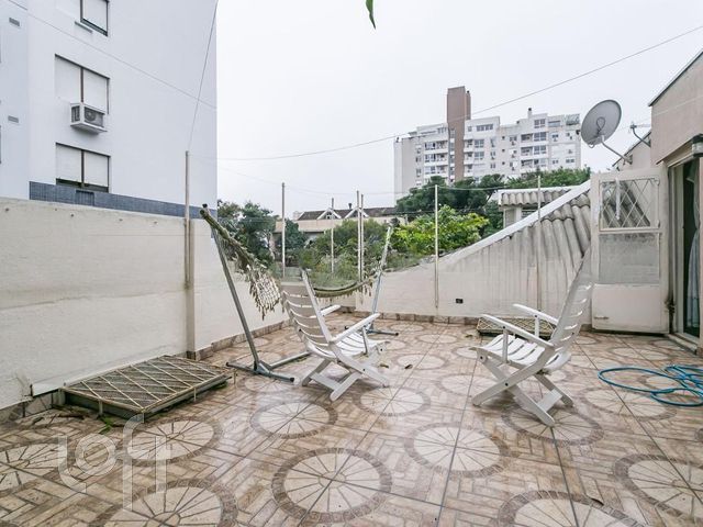 Casa com 450m², 4 dormitórios, 1 suíte, 3 vagas, Petrópolis em Porto Alegre