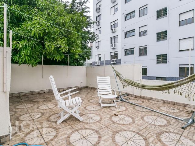 Casa com 450m², 4 dormitórios, 1 suíte, 3 vagas, Petrópolis em Porto Alegre