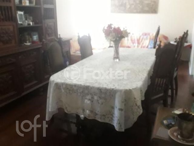 Casa com 308m², 5 dormitórios, 1 suíte, 4 vagas, Chácara das Pedras em Porto Alegre