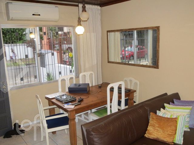 Casa com 96m², 2 dormitórios, Jardim Botânico em Porto Alegre