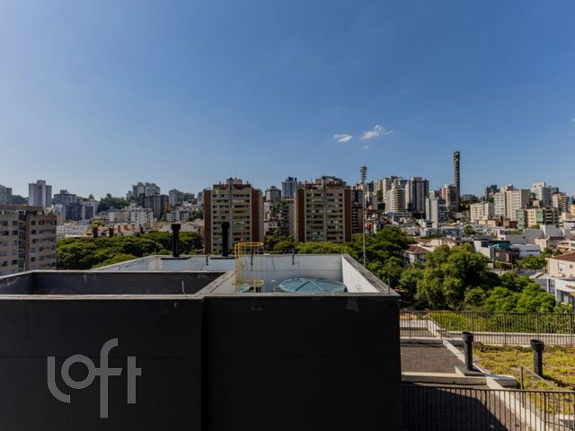 Apartamento com 65m², 2 dormitórios, 1 suíte, 1 vaga, Petrópolis em Porto Alegre