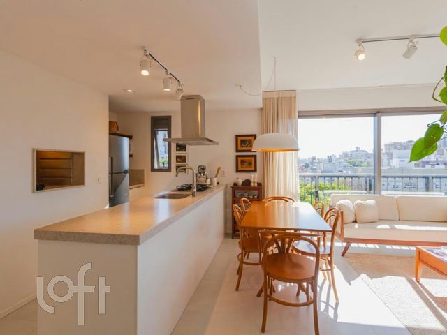 Apartamento com 65m², 2 dormitórios, 1 suíte, 1 vaga, Petrópolis em Porto Alegre