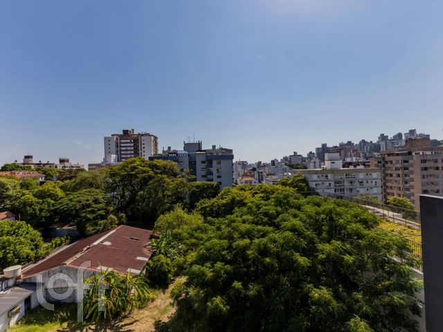 Apartamento com 65m², 2 dormitórios, 1 suíte, 1 vaga, Petrópolis em Porto Alegre