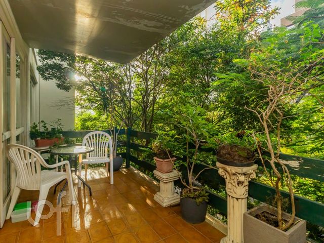 Apartamento com 144m², 3 dormitórios, 1 suíte, 1 vaga, Petrópolis em Porto Alegre