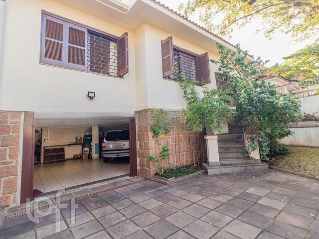 Casa com 354m², 3 dormitórios, 1 suíte, 2 vagas, São João em Porto Alegre