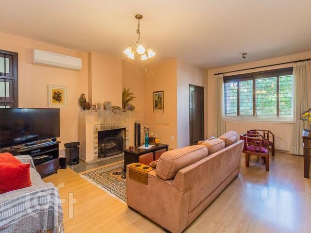 Casa com 354m², 3 dormitórios, 1 suíte, 2 vagas, São João em Porto Alegre