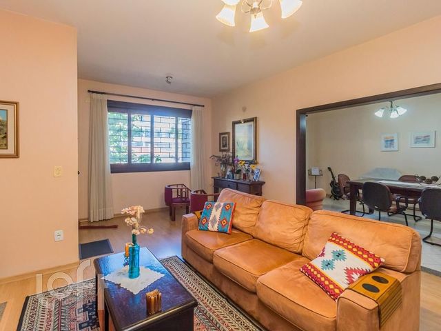 Casa com 354m², 3 dormitórios, 1 suíte, 2 vagas, São João em Porto Alegre