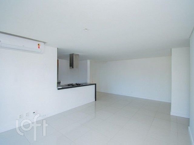 Apartamento com 80m², 2 dormitórios, 1 suíte, 2 vagas, Três Figueiras em Porto Alegre