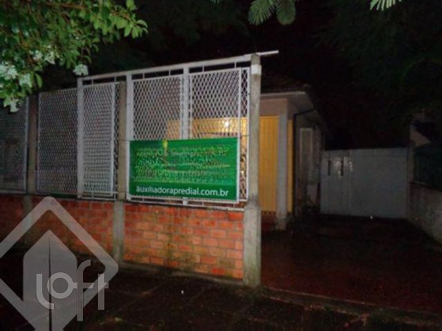 Casa com 165m², 3 dormitórios, 2 vagas, Vila Ipiranga em Porto Alegre