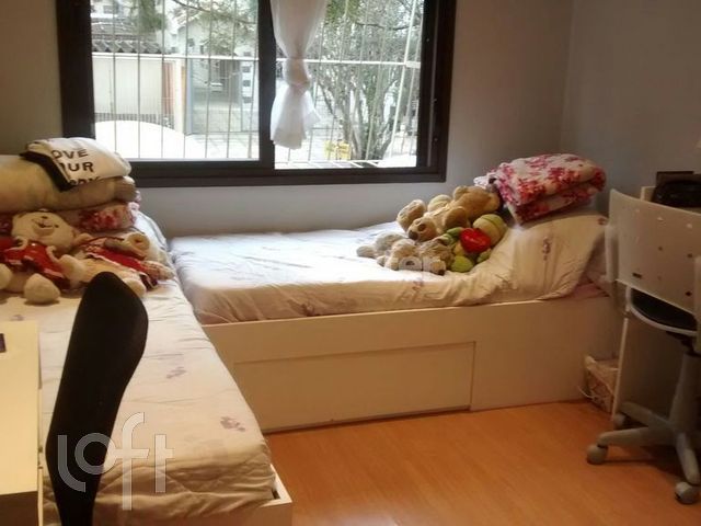 Apartamento com 77m², 2 dormitórios, 1 suíte, 2 vagas, Petrópolis em Porto Alegre
