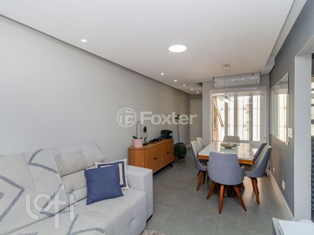 Apartamento com 77m², 2 dormitórios, 1 suíte, 2 vagas, Petrópolis em Porto Alegre