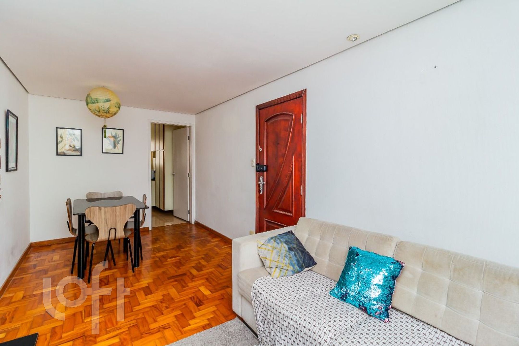 Apartamento à venda com 2 quartos, 70m² - Foto 2