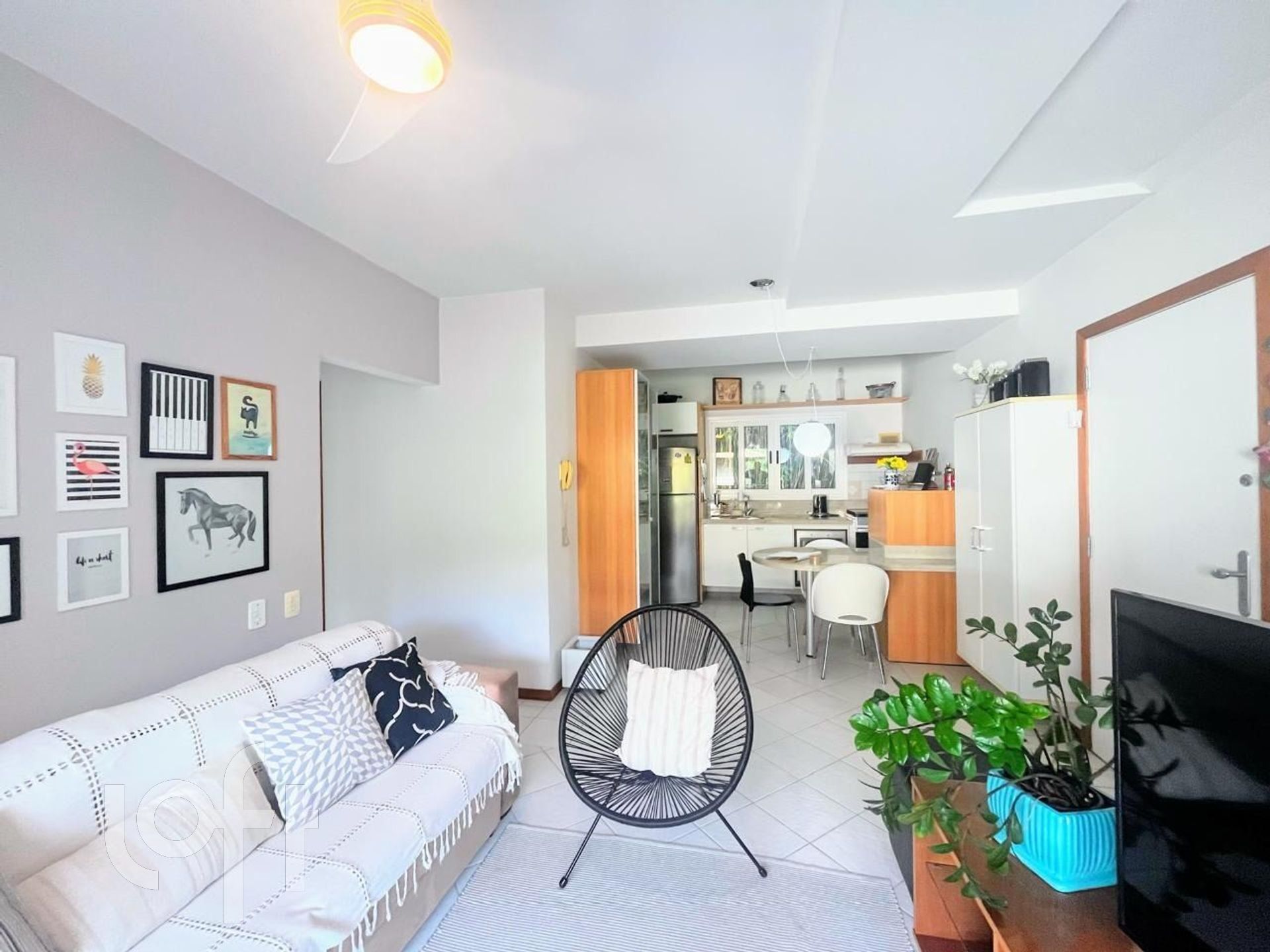Apartamentos com 114m², 3 quartos, 2 suítes, 2 garagens, no bairro Canto da Lagoa em Florianópolis